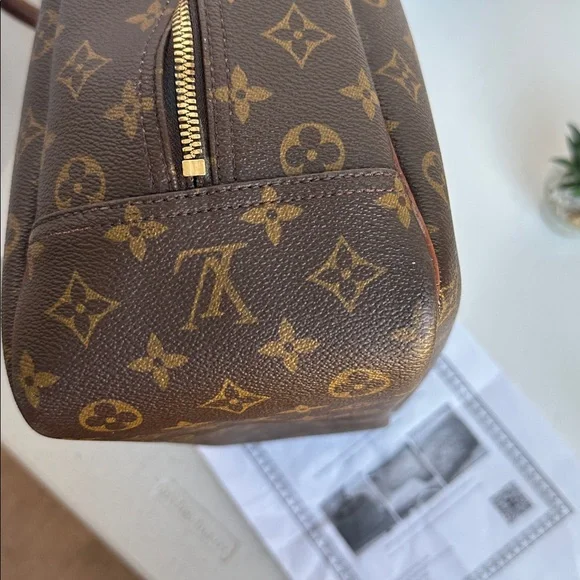 Louis Vuitton Monogram Deauville 
Date Code MI 0037 ( the best I can make of it) - Picture 10 of 15